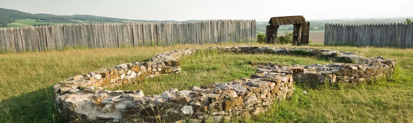 Kostolec - hradisko a turistická lokalita v okolí Apartmán Kočovce